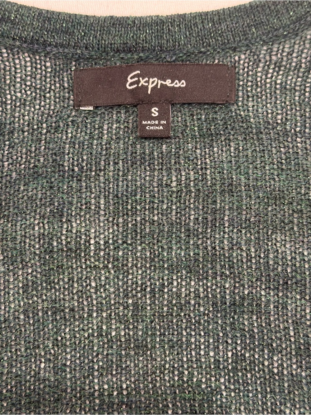 Express Dark Green Button-Front Cropped V-Neck Cardigan - Picture 2 of 8